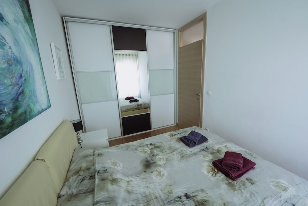Lola Suite, One Bedroom Place With Free Parking