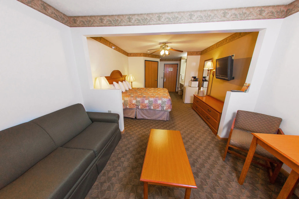 BridgePointe Inn & Suites by BPhotels, Lincoln I-80 & 27th St
