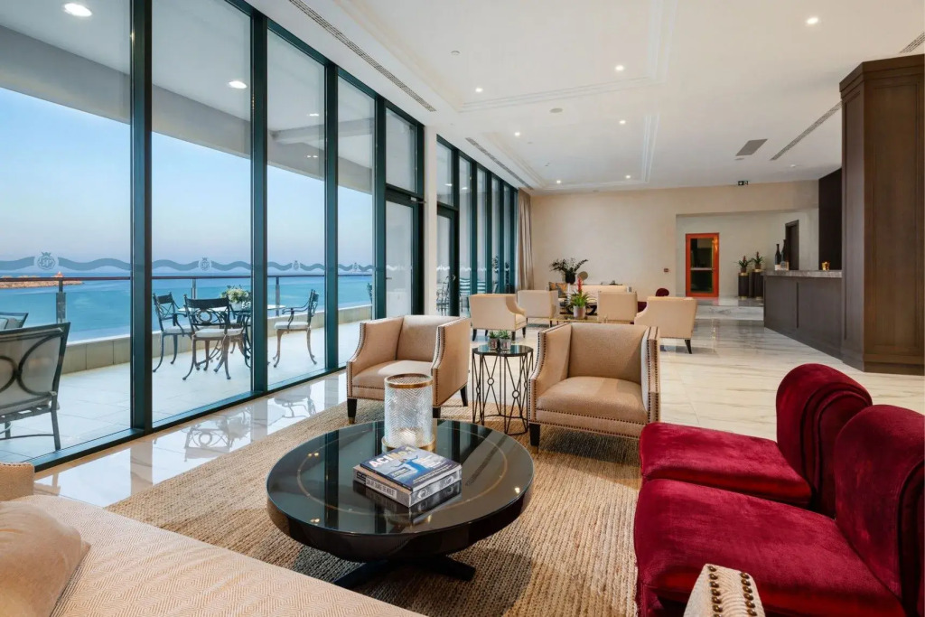 Royal Ariston Hotel