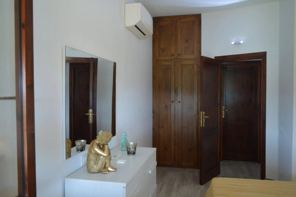 Seafront house in Porto Taverna, independent and 100 meters from the beach with a beautiful view of-Casa Porto Taverna