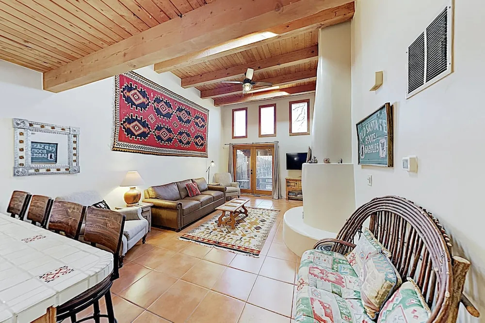 Southwest-chic W/ Private Yard 2 Bedroom Condo
