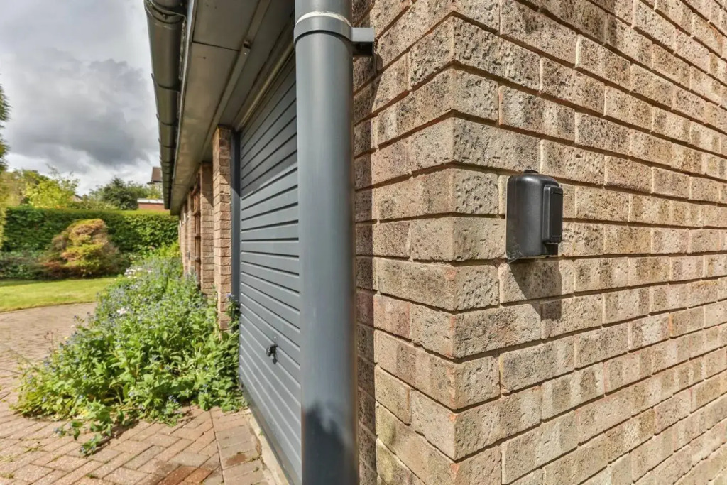 3 Bed Private Bungalow Close to Amenities, Wifi, Parking
