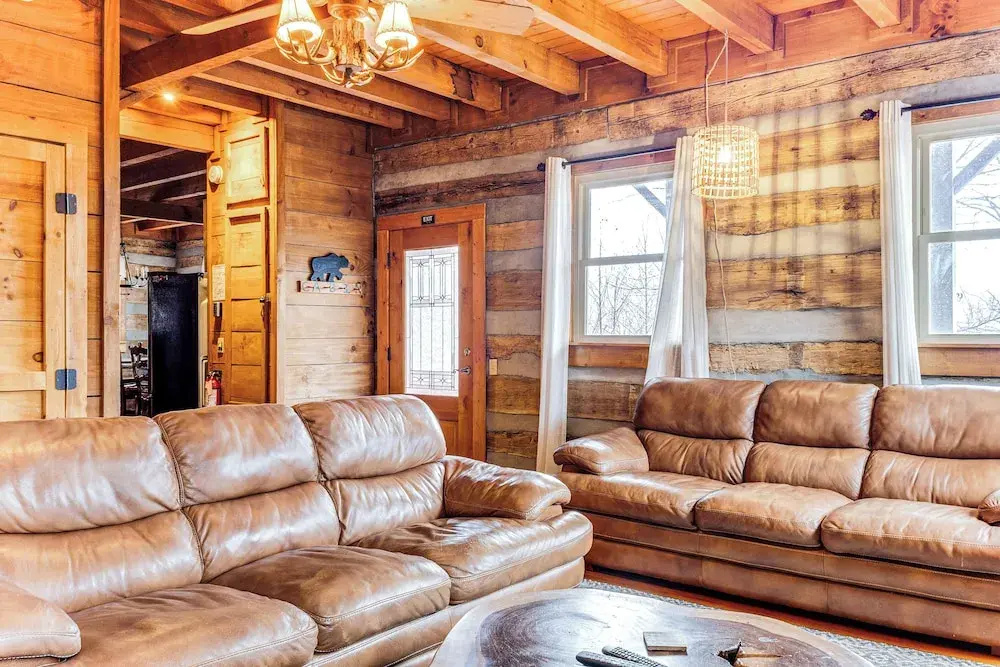 Spacious Gatlinburg Cabin w/ Hot Tub & Game Room!
