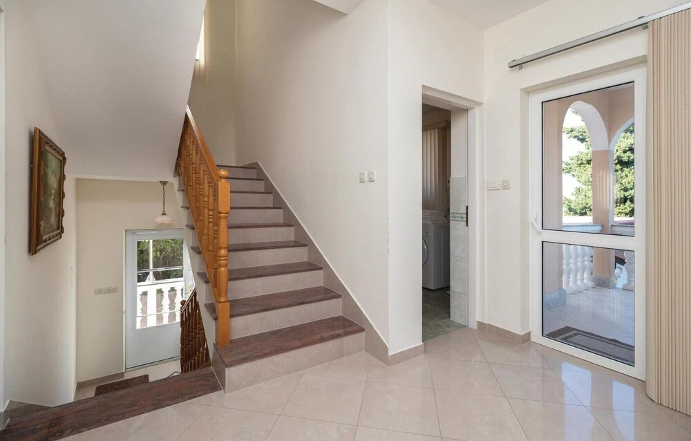 Nice Home in Poljana With Wifi and 4 Bedrooms