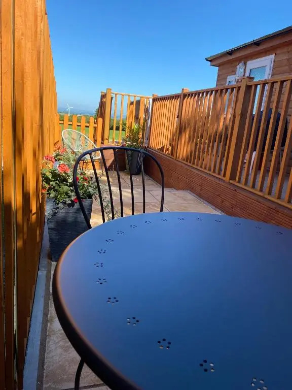 The Beehive -Stunning Views - Hot Tub - Romantic