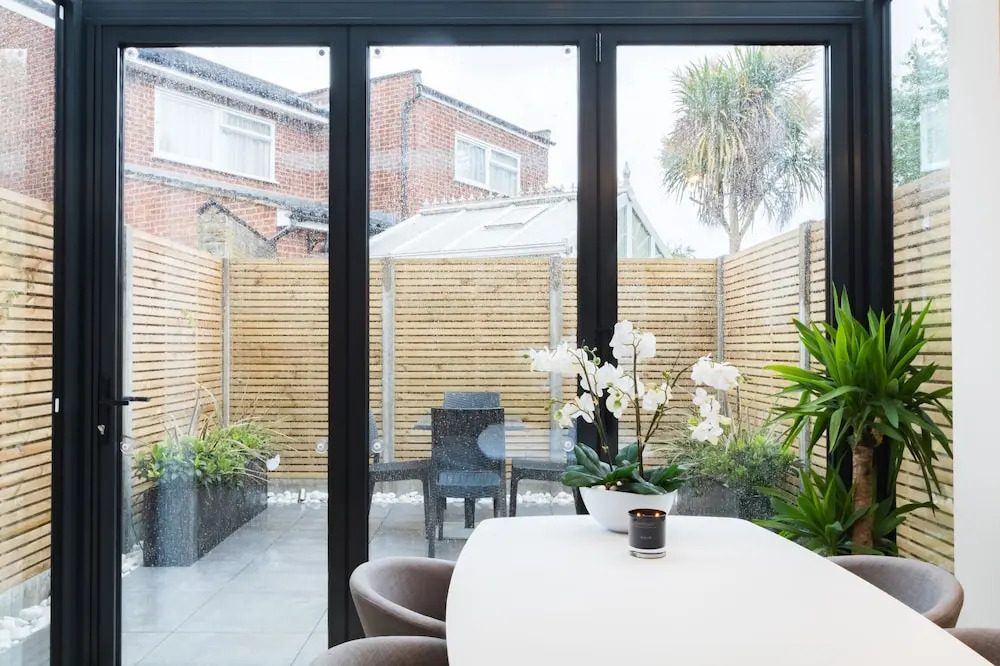 Luxury double room in West London home