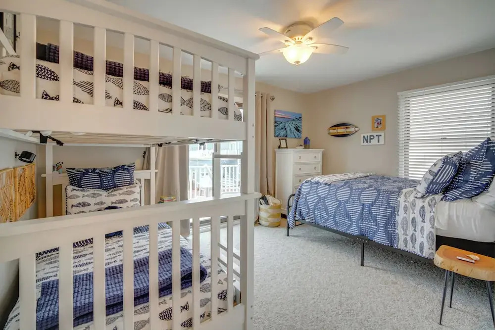 Steps to Beach: Townhome w/ Balcony in Ocean City