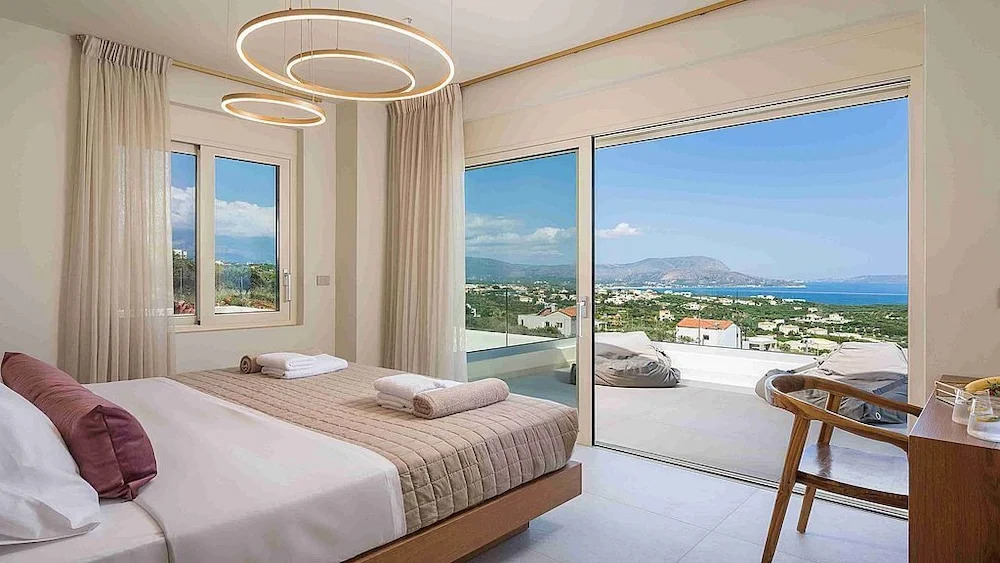 An Elegant villa in Kokkino Horio