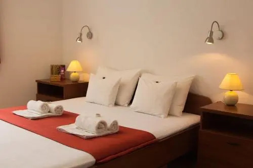 Uni-Hotel Dikotthon