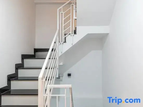 HighEnd Serviced Apartment with Elevator by SSens Homes