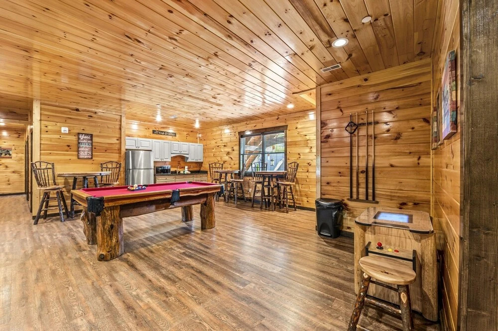 The Big Oak Lodge 16 Bedroom Home by Redawning