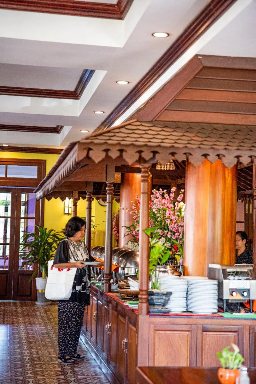 The Suite By Royal Crown Hotel
