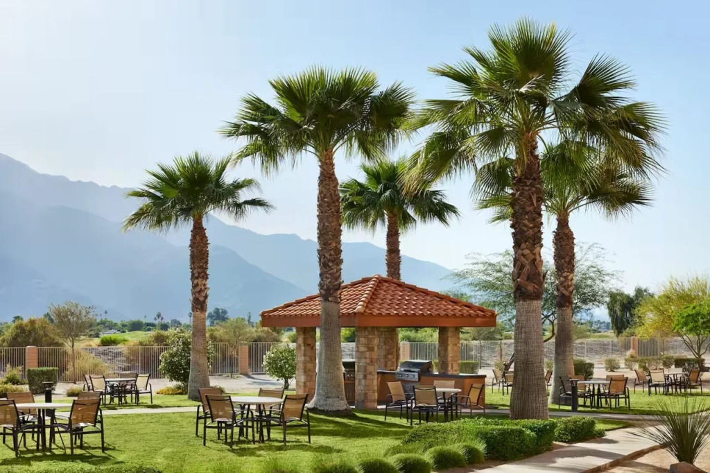 Hampton Inn & Suites Cathedral City