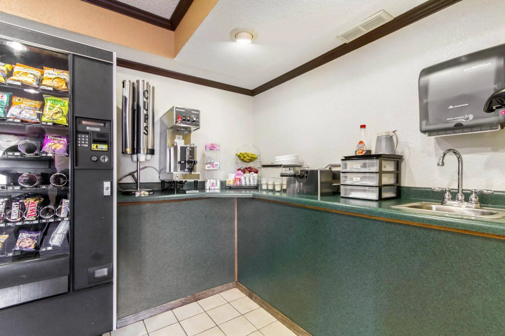 Econo Lodge Madison East