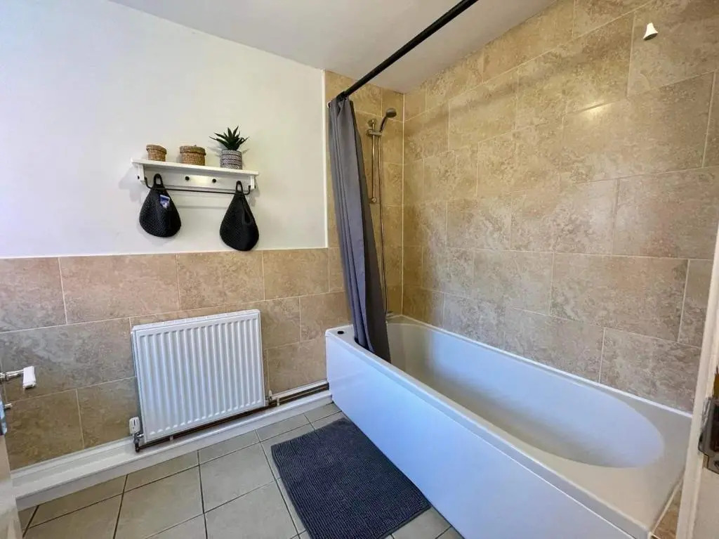 lovely 3 bed house close to the Uni & centre