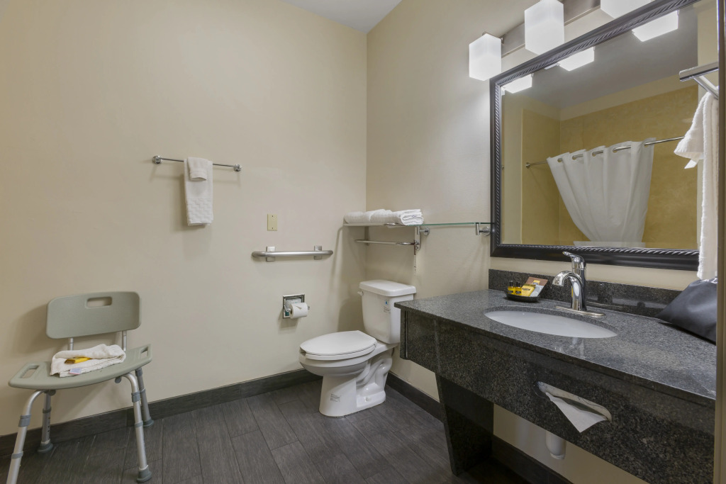 Best Western Plus the Four Corners Inn