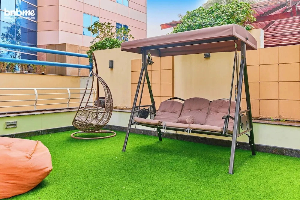 bnbme - Emirates Crown - 2BR & Maid Room
