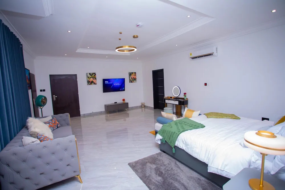 The Pearl Luxury Apartments