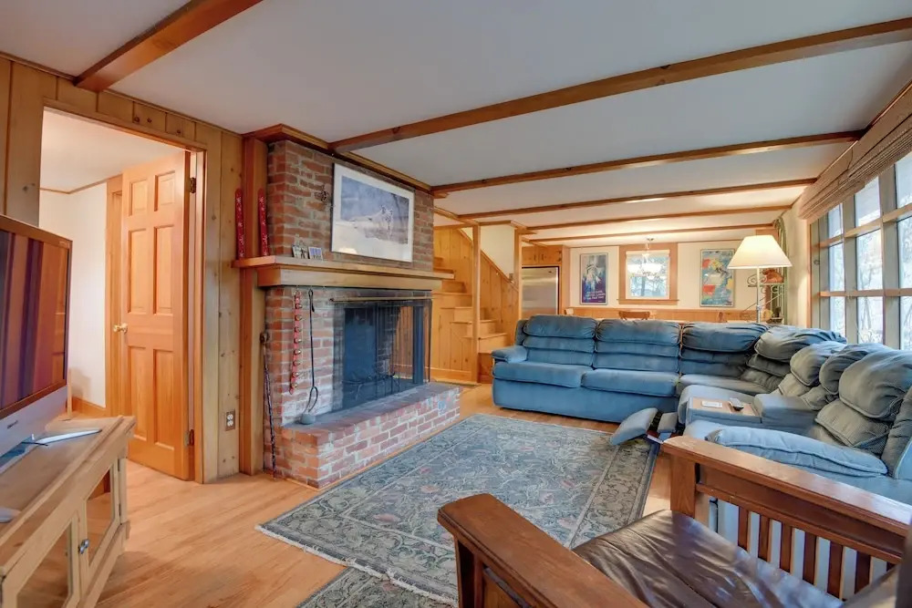 North Conway Home < Walk to Slopes at Cranmore!