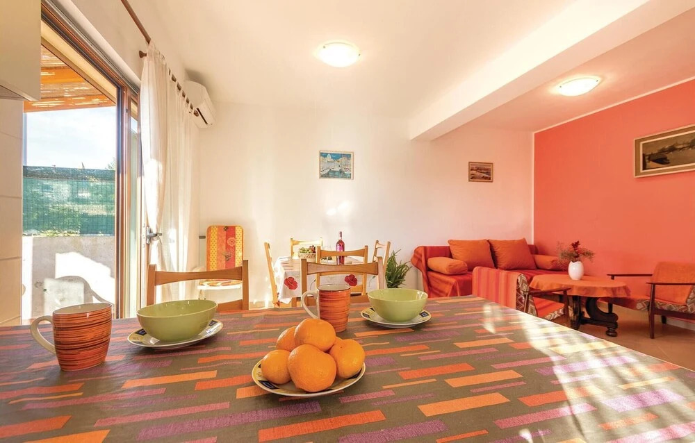 Stunning Home in Liznjan With Wifi and 2 Bedrooms