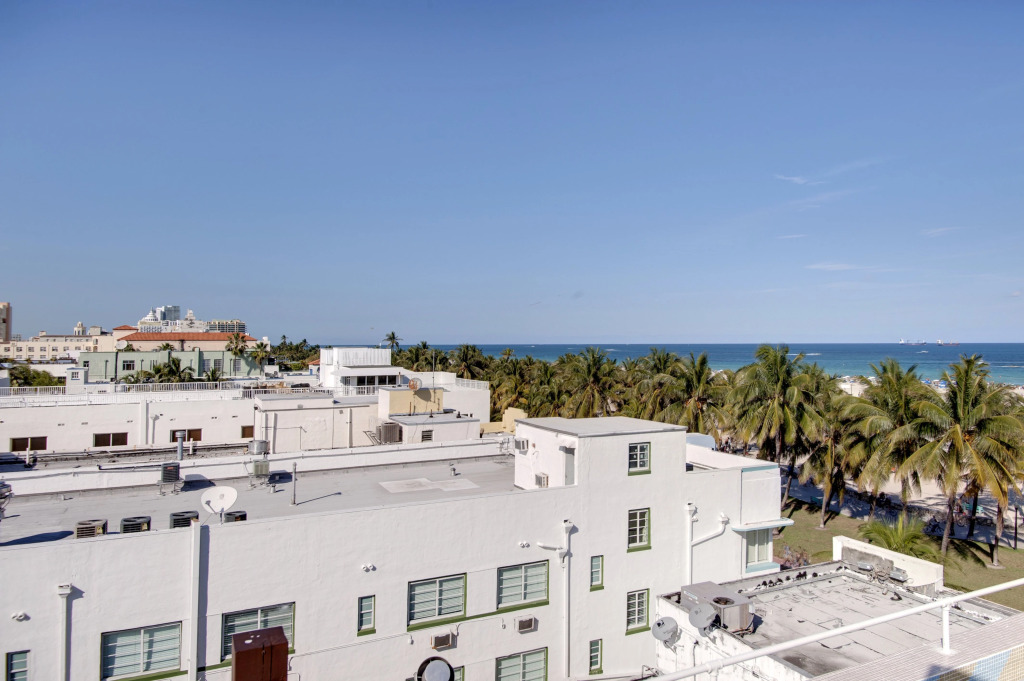 Beacon South Beach Hotel