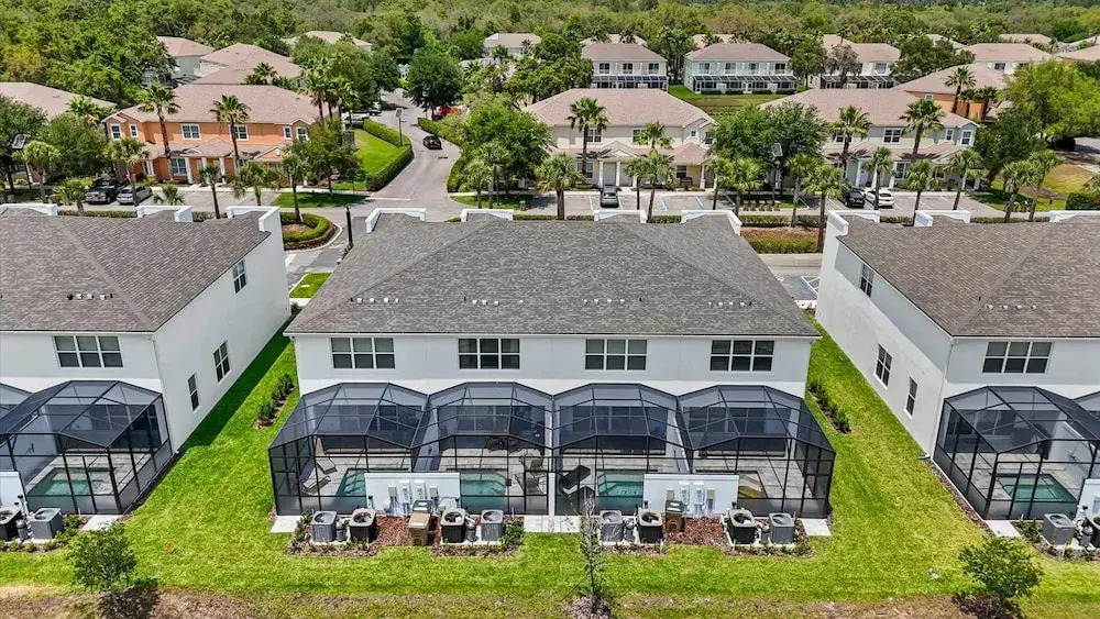Upstay-luxury 3BR Home w Private Pool & Games Room
