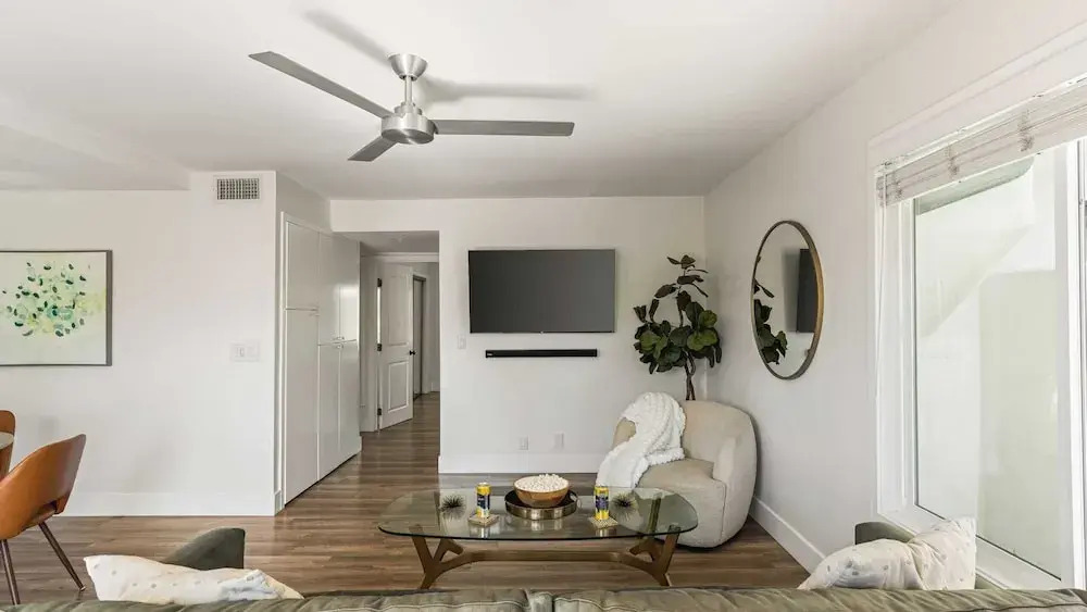 3 Condos, Steps to Beach, Rooftop Patio Trestles Trailhead Trio by Avantstay