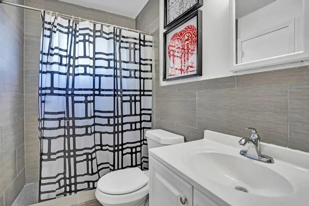 Biscayne deluxe private house 4br2bath free parking garden BBQ