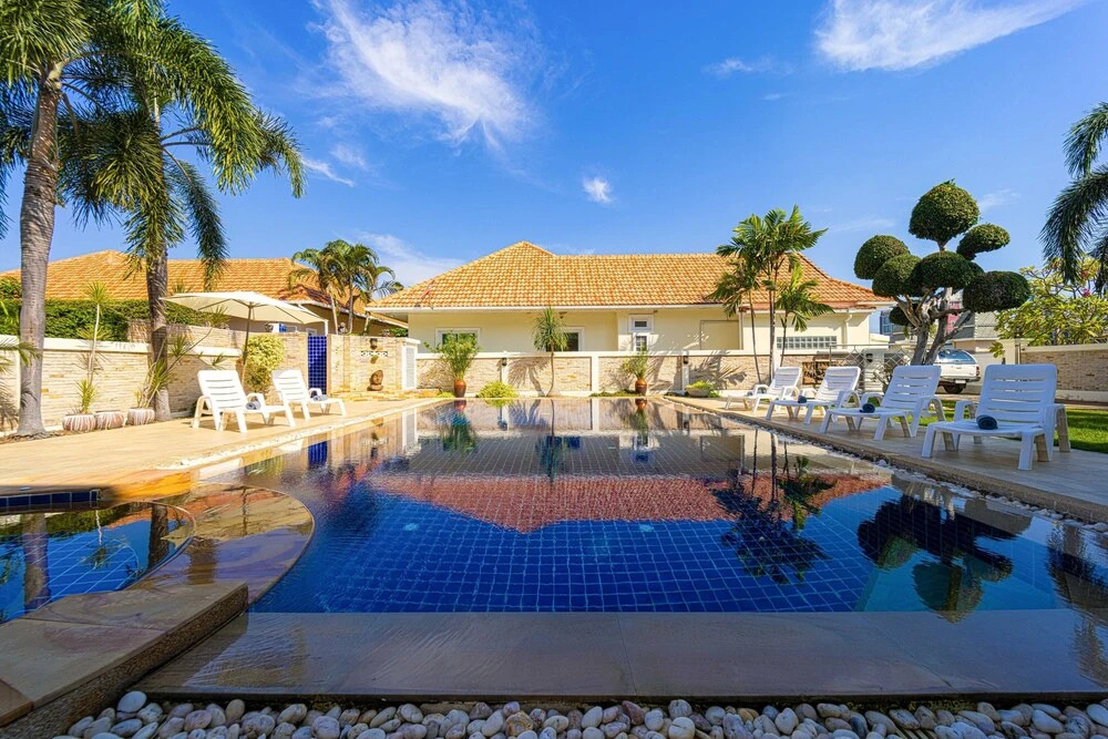 Luxurious 5-Bedroom Private Pool Villa! PV5