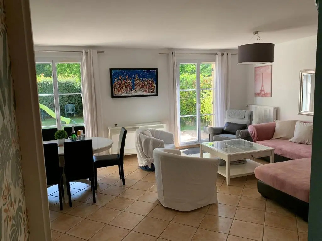 DISNEY PRIVATE GARDEN VILLA 4 bedrooms for 8 to 10 people with 3 bathrooms Netflix Wifi Disney Plus