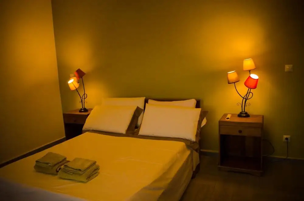 Room in Villa - Comfortable and Welcoming Suite With Terrace Overlooking the Lake