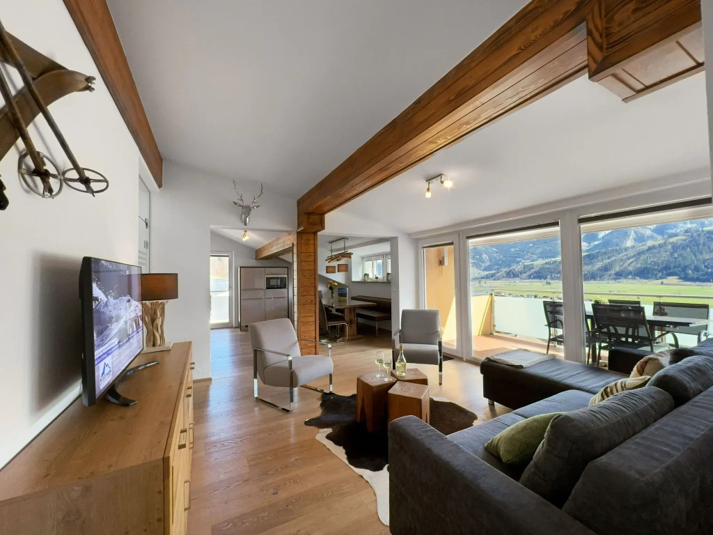 Hilltop apartment in Piesendorf with balcony