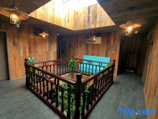 Phoenix Ancient City Biancheng Meet Inn