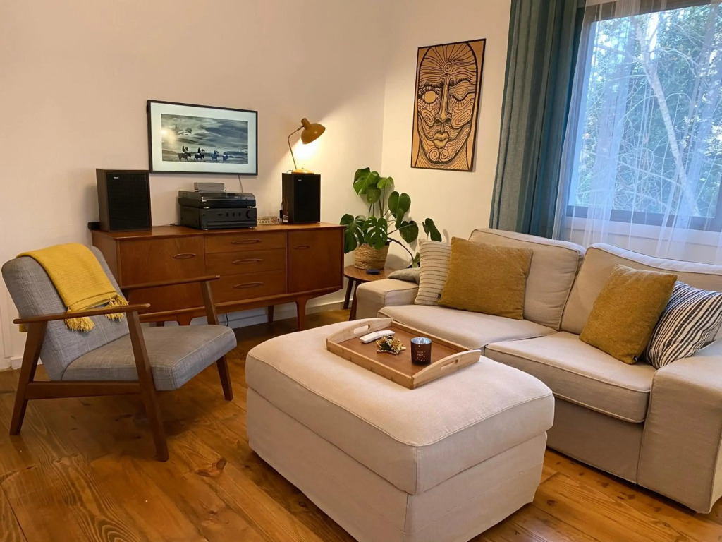Charming apartment in a duplex with garden & balcony