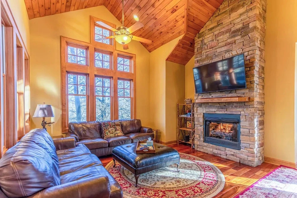 Bearfoot Lodge at Echota