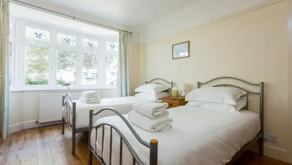 Woodstock in Poole With 2 Bedrooms and 1 Bathrooms