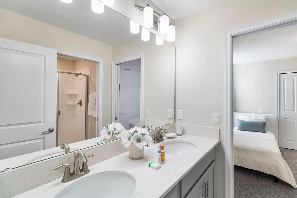 2957 FS - Luxury Oasis: 6BR Villa Pool Game