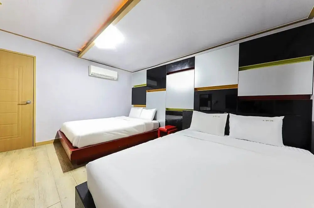 Eli Motel