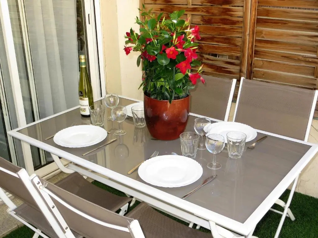 9 Avenue De Carras