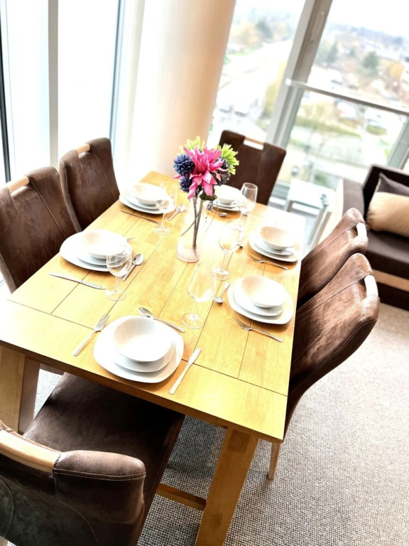 Luxurious Hub MK City Apartment- With Free Underground Parking