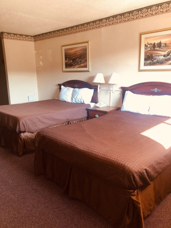 Hallmark Inn And Suites