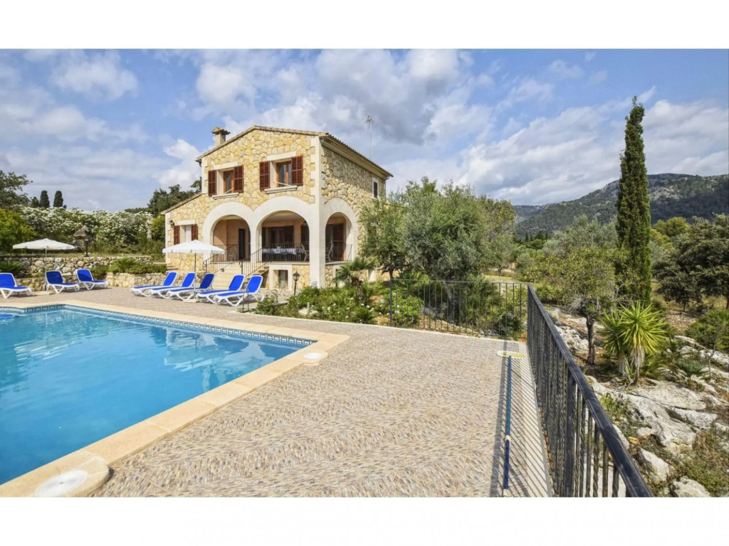Amazing country house with panoramic views of the Tramuntana mountains