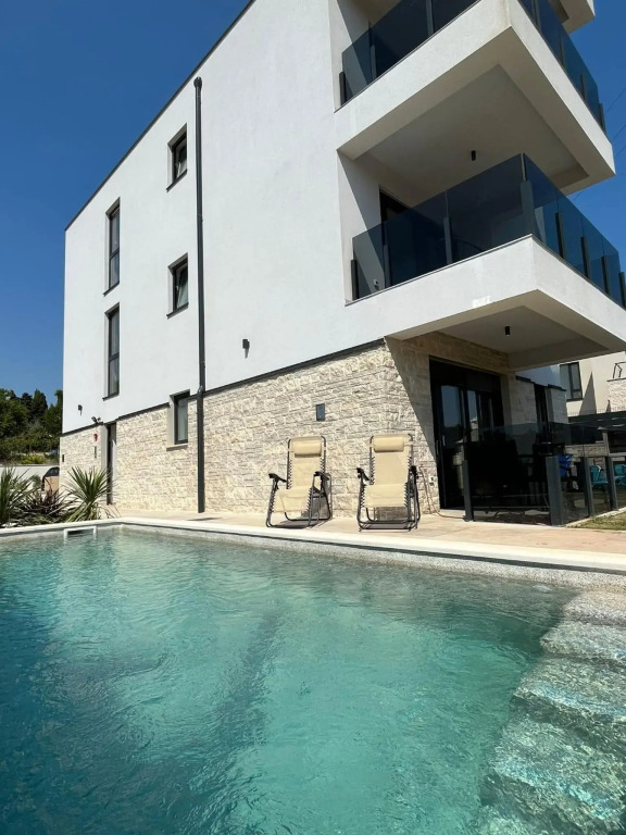 J&N Hills Residence with swimming pool