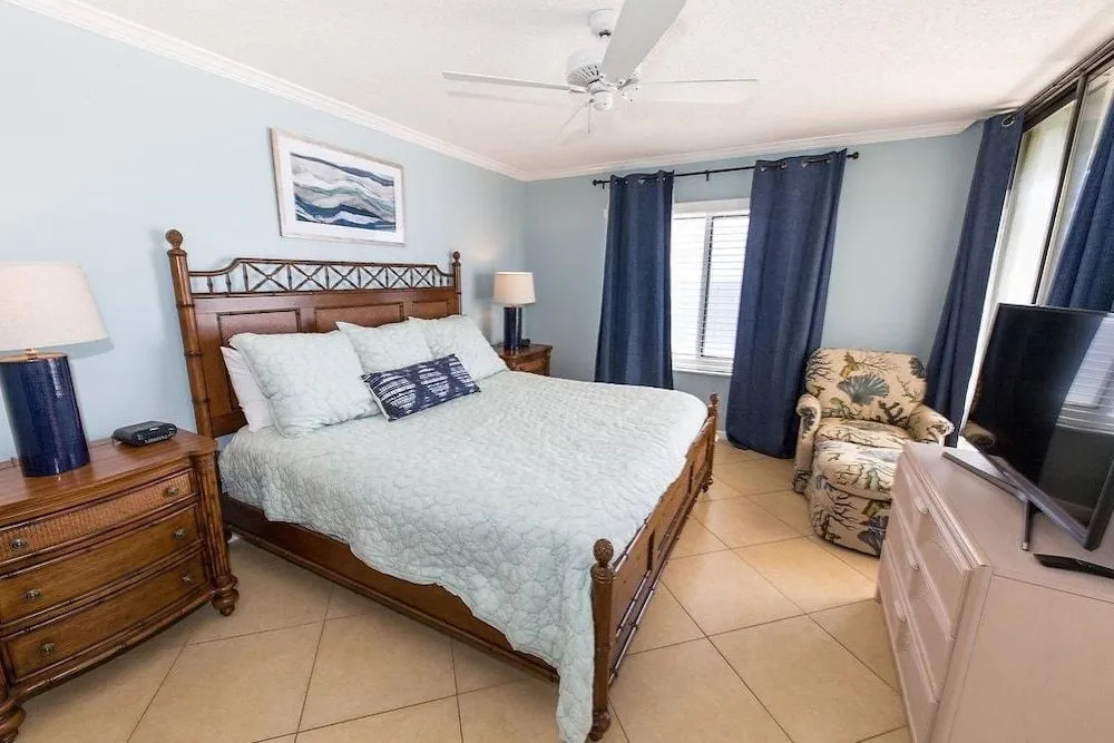 Summerchase 1008 - 3 Br condo by RedAwning