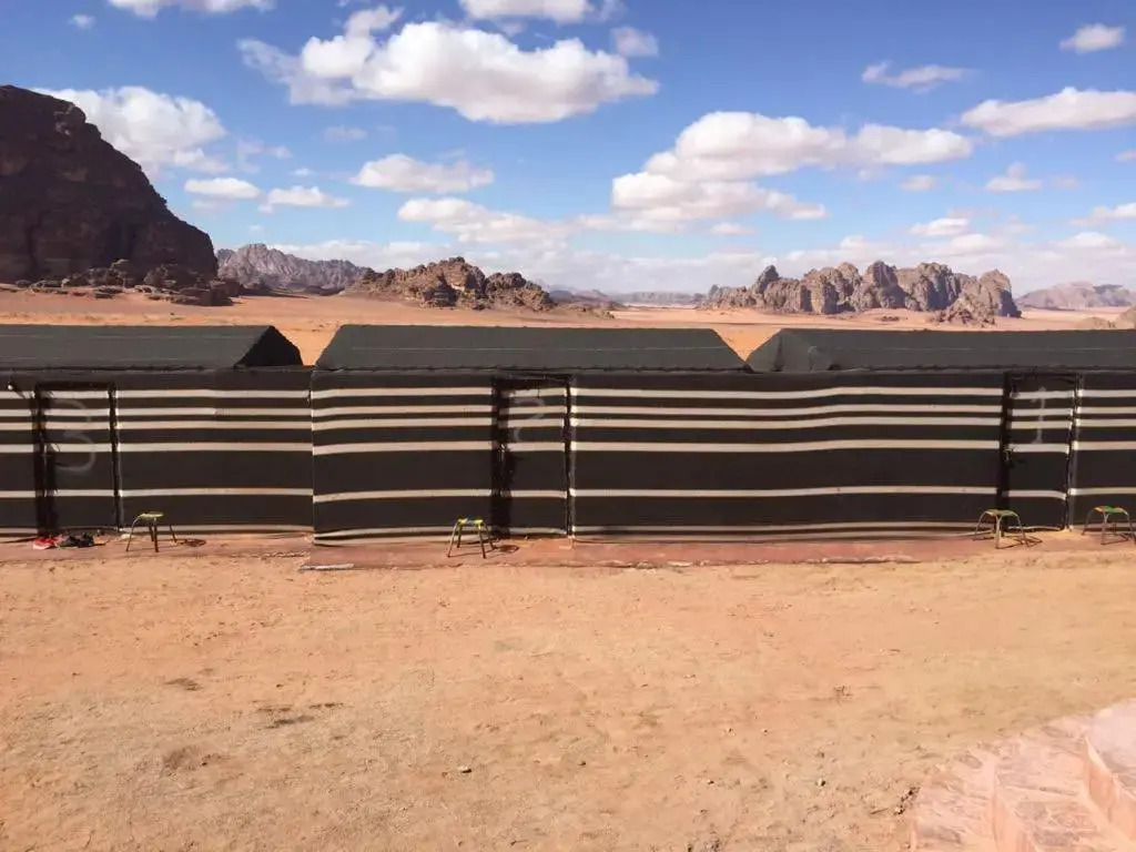 WADI RUM-Bedouin Tents and Jeep Tours