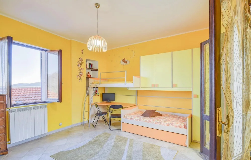Stunning Home In Vado Ligure With Wifi