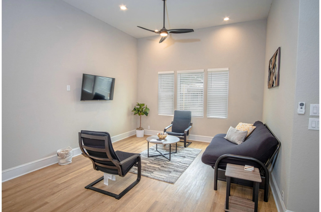 Brand New Remodeled 3BR/2BA House Near Downtown