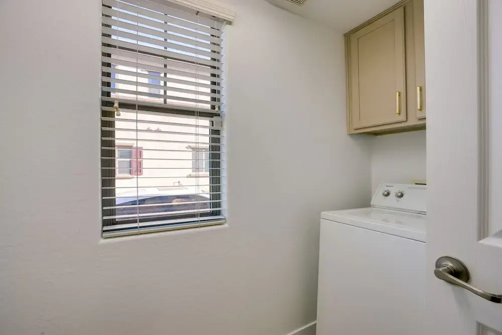 Bright Goodyear Home: Community Pool, Hot Tub