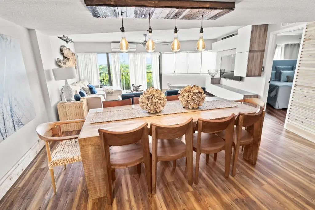TOWER 2 MASTER SUITEs, 2 KINGS BEDS, MARINA