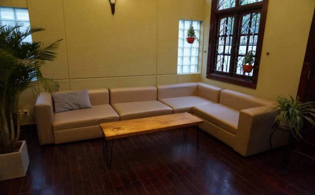 Leiden Homestay & Cafe